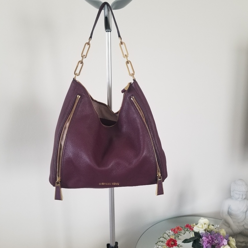 💯Authentic Michael Kors handbag.